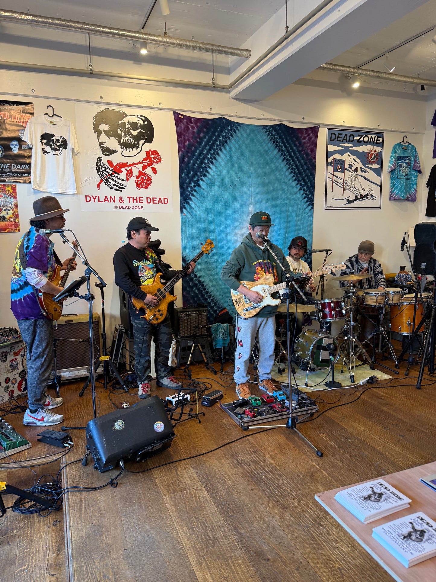 SNOW TRIPPIN’ TIE DYE BLANKET